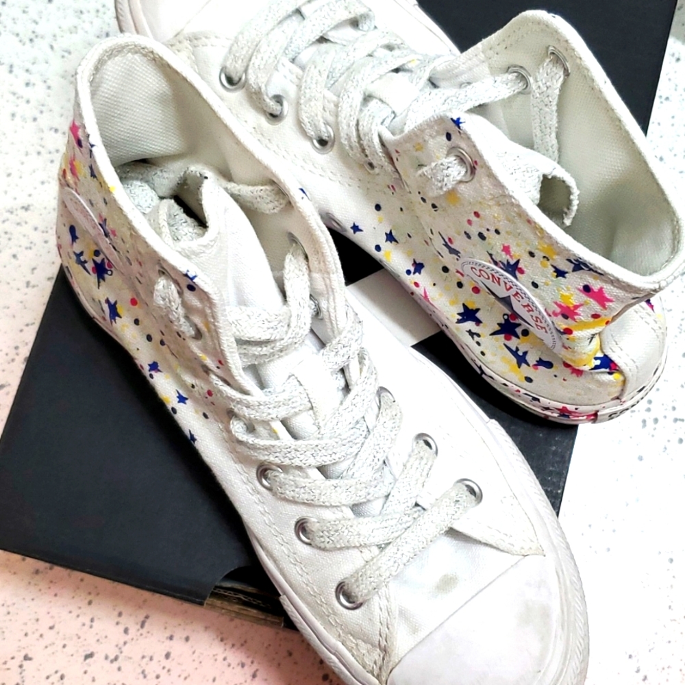 Converse girl shoe